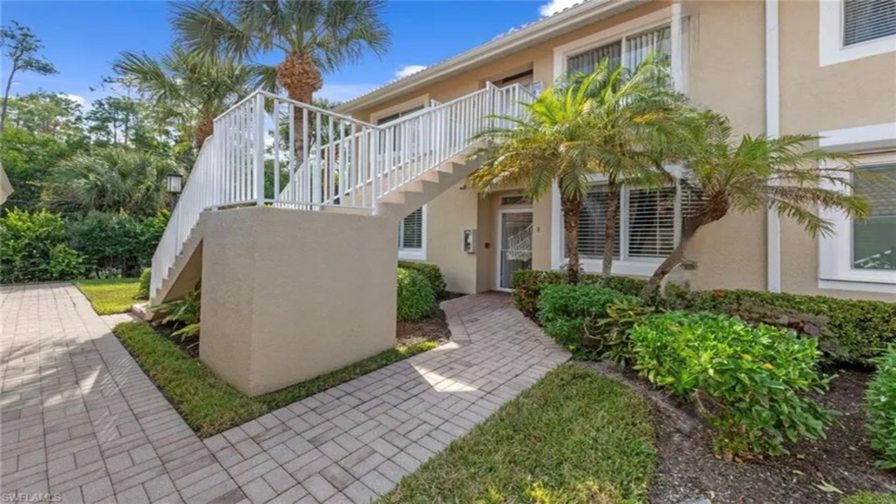 2370 Hidden Lake CT # 8301, Naples, FL 34112